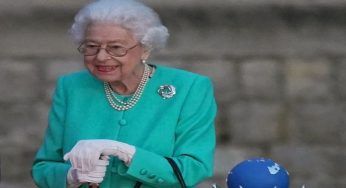 Eredità della Regina Elisabetta: a chi ha lasciato vestiti e borsette? Non a lei