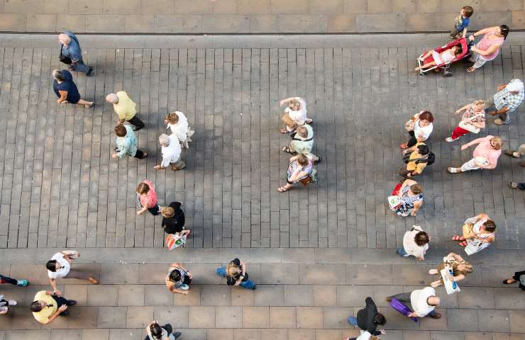 pedoni multa cento euro sosta