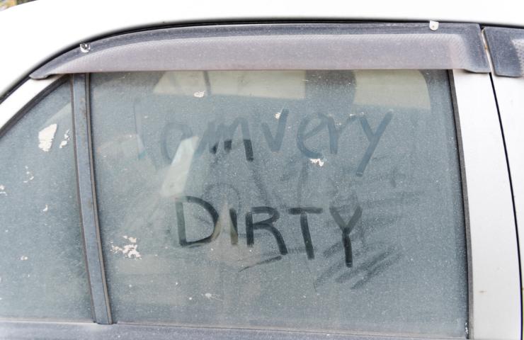 Auto sporca: rischi una multa