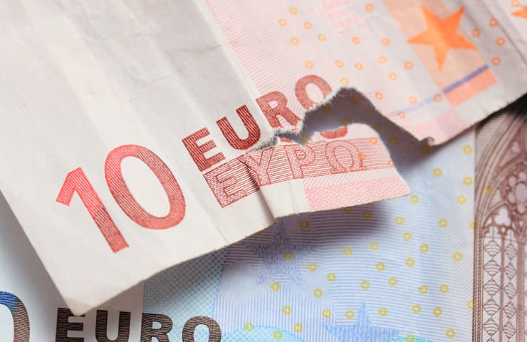 Banconota 10 euro rotta