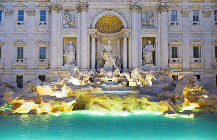 Dove finiscono le monete gettate nella Fontana di Trevi?