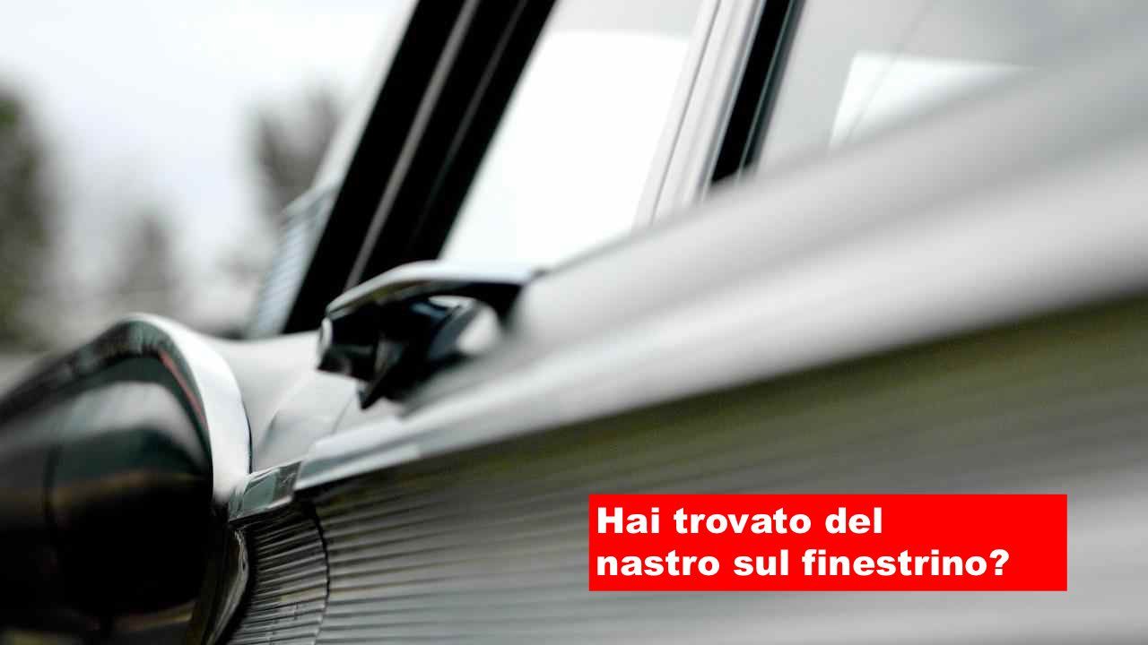 Finestrino, hai notato del nastro?