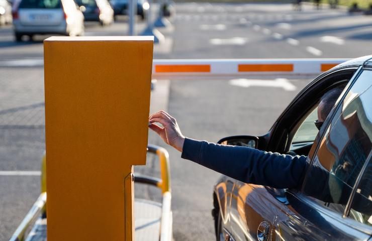 In estate le tariffe dei parcheggi a pagamento aumentano?