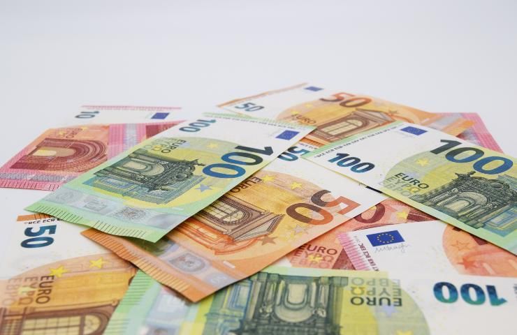 Soldi: come fare a risparmiare 300 euro?