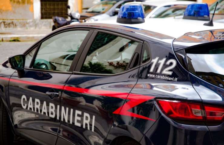 carabinieri auto