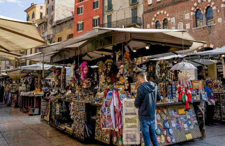 venditore ambulante deve fare lo scontrino