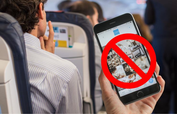 divieto utilizzo cellulare in volo