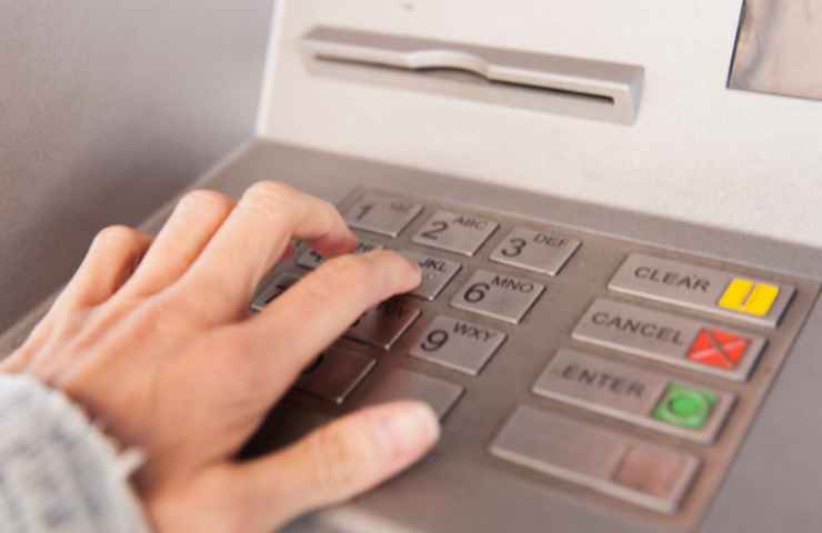 Sportello Atm consiglio evitare furti